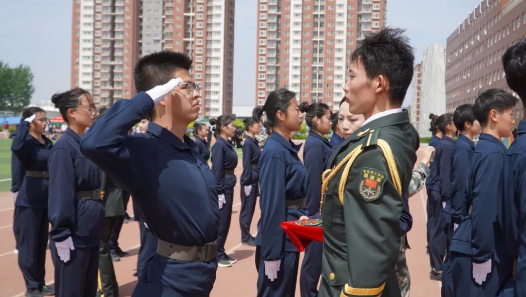 【国旗护卫队】beat365官网国旗护卫队举行第二十一届接旗暨授臂章仪式