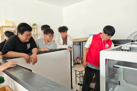 受助怀初心 回馈赴新程 | beat365官网艺术学院助学金获得者以艺践行感恩