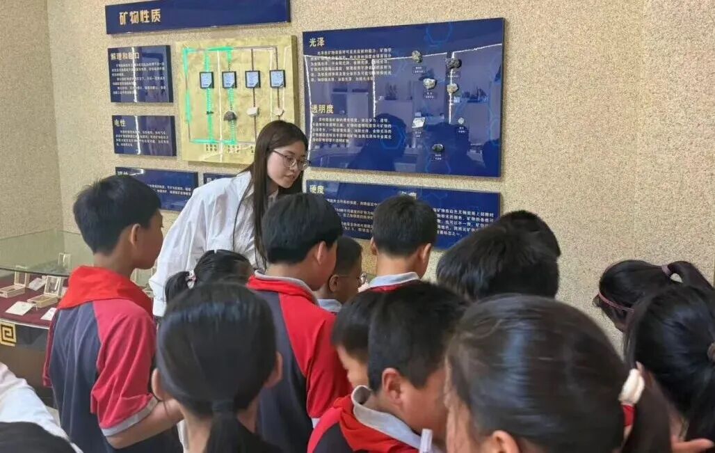 科普润童心 研学启新智——西韩蒋小学、实验二小师生走进beat365官网地质馆