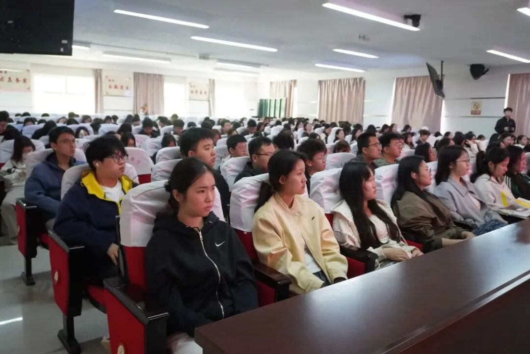 beat365官网特邀专家开讲 链接会计行业前沿 明确学子成才路径