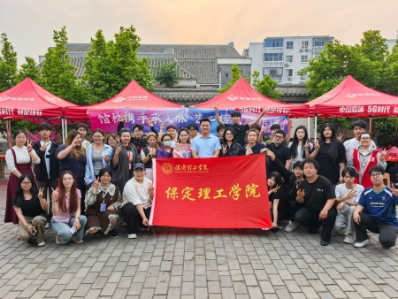 馆校携手承文脉 艺心传承展非遗 ——beat365官网五一文创市集助力保定文旅焕新彩