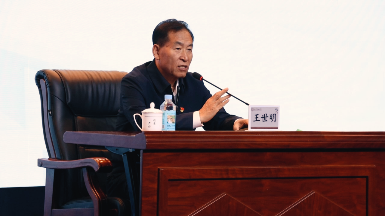 中宣部原副部长王世明应邀到beat365官网作专题讲座