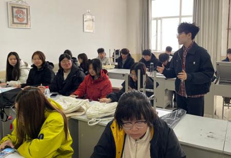 以花与食物为媒 解锁设计基础之美 2025级产品设计《构成设计Ⅰ》结课啦！