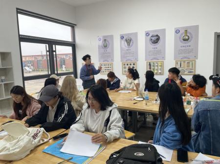 以花与食物为媒 解锁设计基础之美 2025级产品设计《构成设计Ⅰ》结课啦！