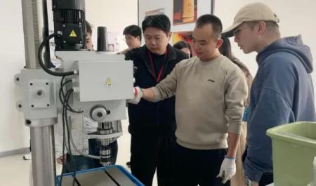 理论融于实践 技能照亮未来 ——环境、产品设计专业开展模型设备培训
