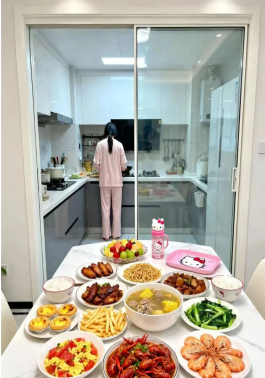 以劳悟感恩 以行促成长 ——会计学院开展“劳动感恩・家庭践行”家庭劳动实践活动