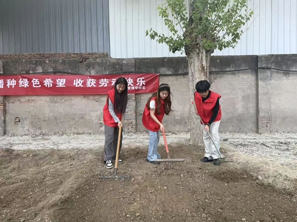 劳动铸魂践初心 体验赋能促成长|beat365官网管理学院开展劳动教育月实践育人活动