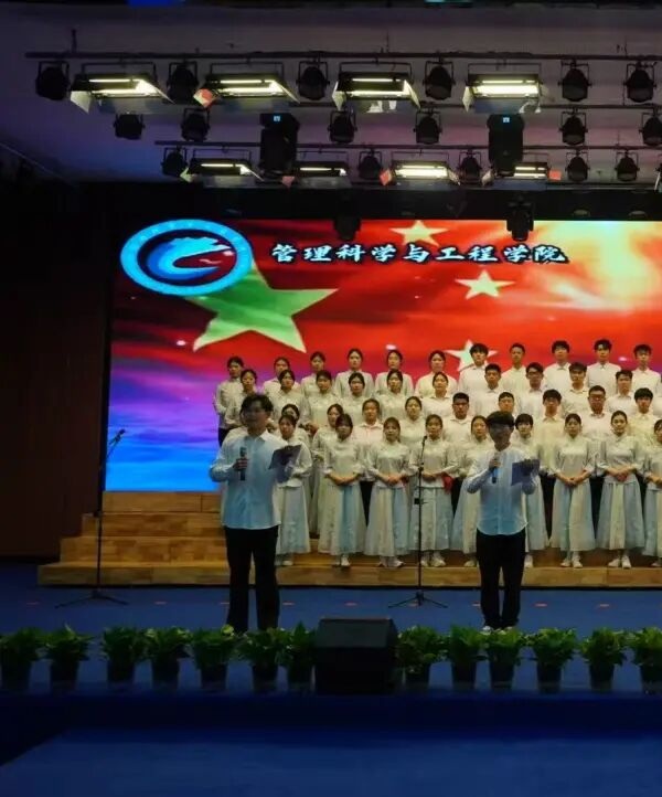 五四薪火传 青春赴新程|beat365官网管理学院学子在纪念五四运动107周年表彰暨朗诵大会中展现青春担当