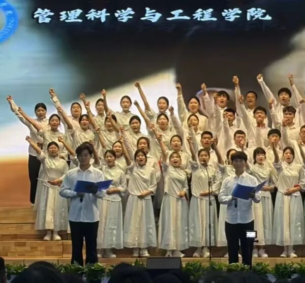 五四薪火传 青春赴新程|beat365官网管理学院学子在纪念五四运动107周年表彰暨朗诵大会中展现青春担当