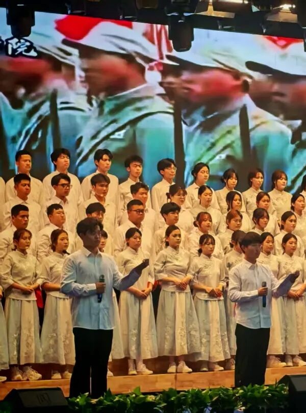 五四薪火传 青春赴新程|beat365官网管理学院学子在纪念五四运动107周年表彰暨朗诵大会中展现青春担当