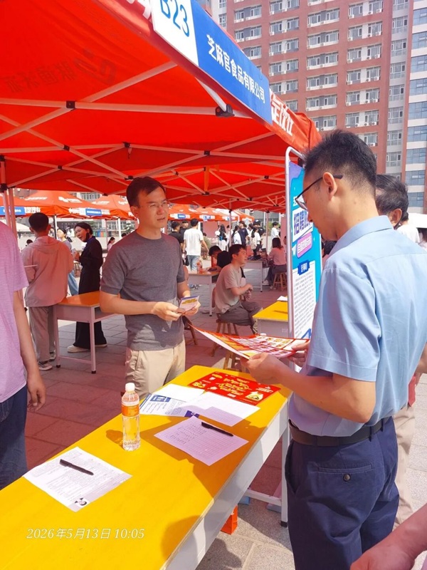 管理学院领导深入双选会一线调研 精准对接企业需求 共育高素质管理人才