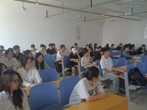 【校企携手，共育人才】深化校企合作 拓宽就业渠道——经济学院优质企业专场宣讲会顺利举办