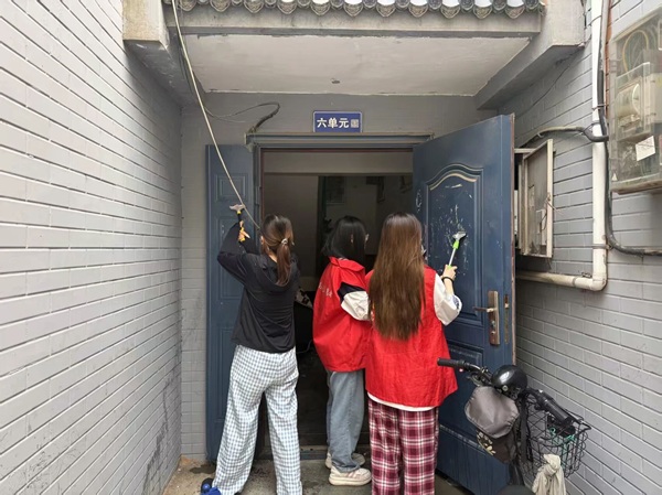 养成教育|beat365官网管理学院开展社区公益志愿服务