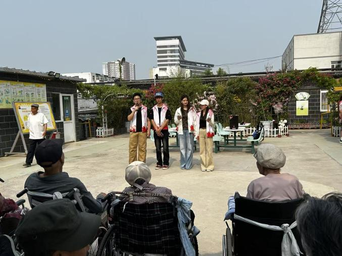 情暖夕阳润初心 青春志愿伴我行——教育学院学子赴春辉养老院开展志愿服务活动