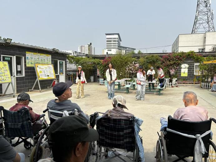 情暖夕阳润初心 青春志愿伴我行——教育学院学子赴春辉养老院开展志愿服务活动