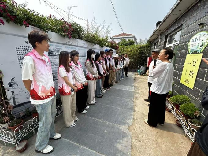 情暖夕阳润初心 青春志愿伴我行——教育学院学子赴春辉养老院开展志愿服务活动