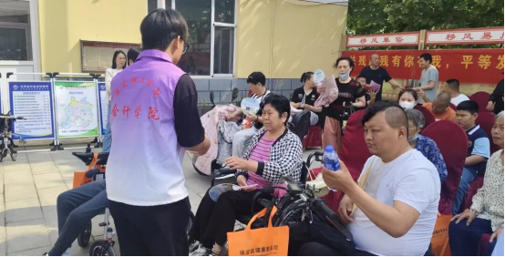 微光汇聚 与爱同行 ——会计学院助力莲池区助残日活动