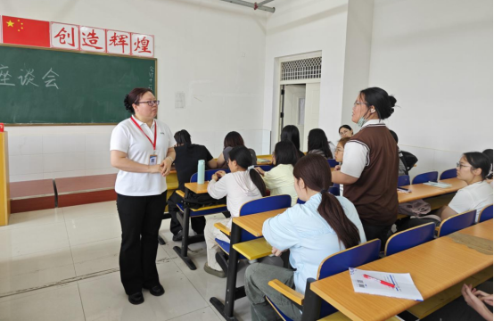 倾听师生心声 凝聚育人合力 ——会计学院组织开展师生座谈会