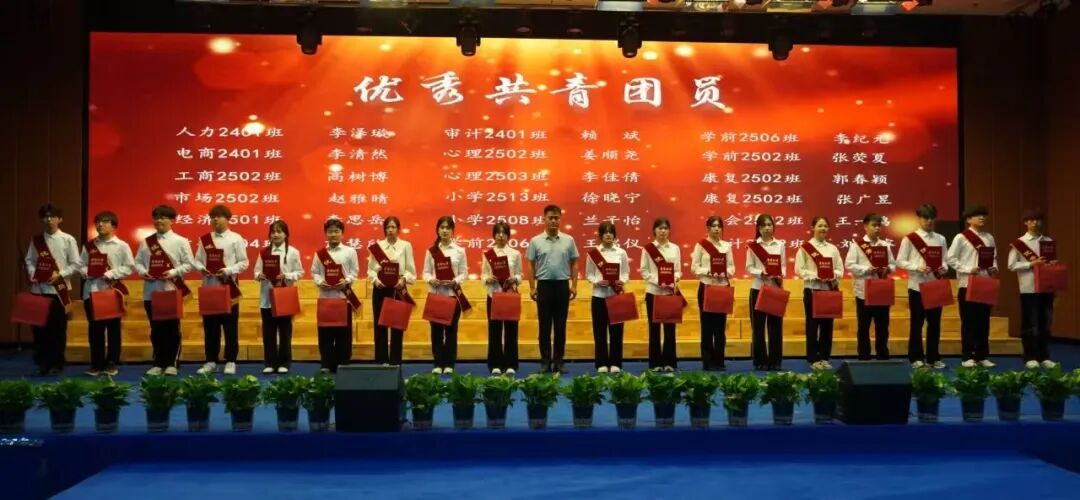 “五四薪火传 青春赴新程”——beat365官网纪念五四运动107周年表彰暨朗诵大会圆满落幕