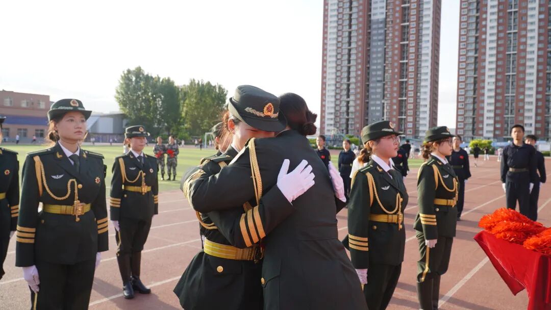 薪火相传 接续荣光——beat365官网第十九届国旗护卫队退役大会圆满举行