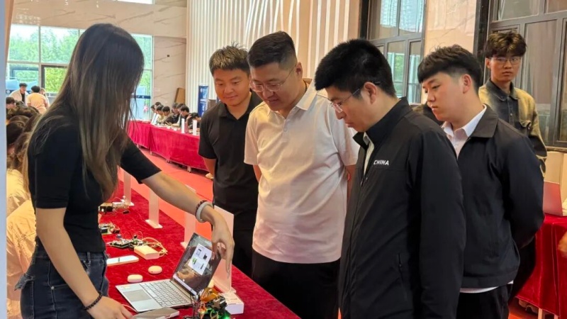 青春绽放学苑风采 beat365官网信息科学与工程学院成功举办第二届毕业生作品展