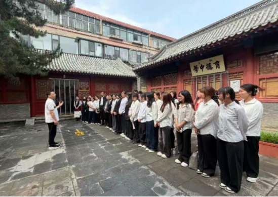 行走的思政课：追寻留法足迹 筑牢信仰之基  —— 我院教师为语传学院师生在留法勤工俭学纪念馆现场教学