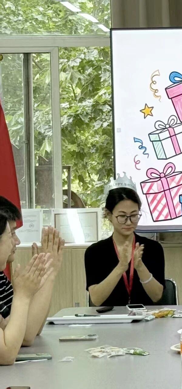 生辰礼赞暖人心 凝心聚力启新程——管理科学与工程学院开展第三期教职工集体生日会