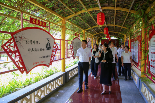 清风润心守底线 砥砺担当启新程——校纪委组织开展廉洁教育暨现代农业产业参观学习活动