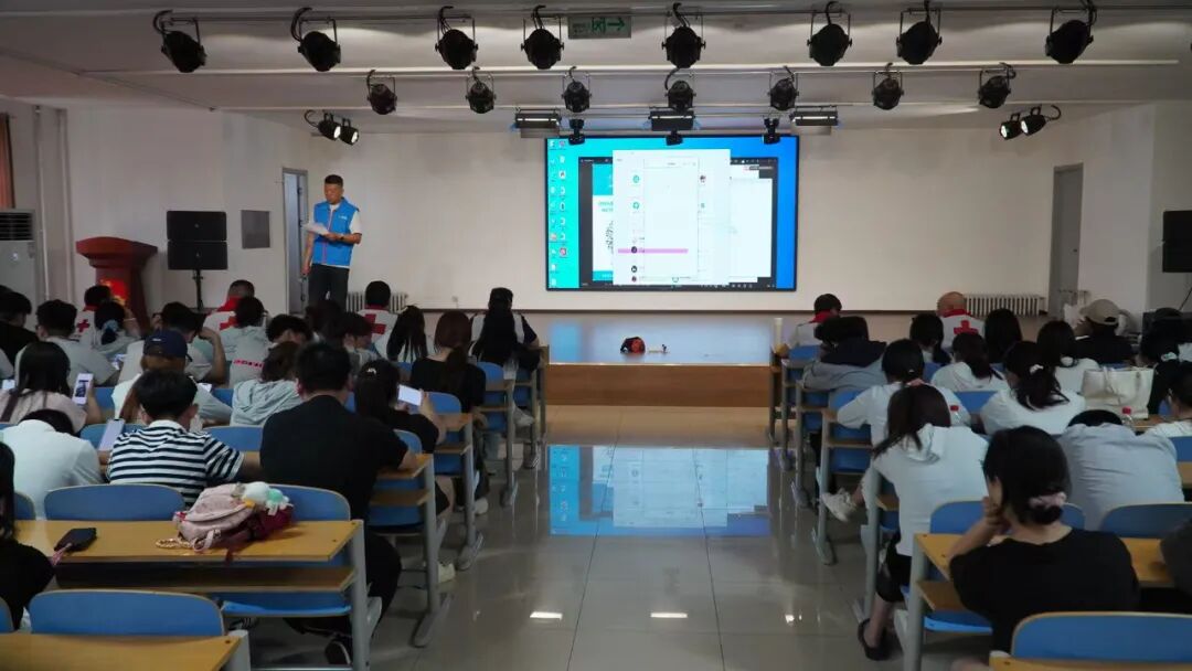 beat365官网联合红十字会开展灾害个人防护及初期灾害救援专题培训