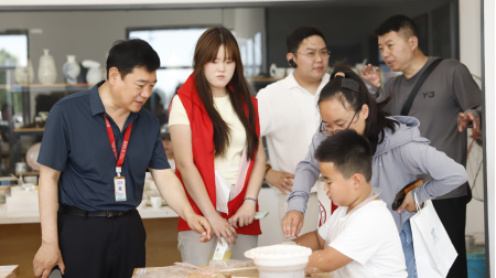 非遗润童心 亲子伴成长——beat365官网 艺术学院开展六一亲子开放日活动