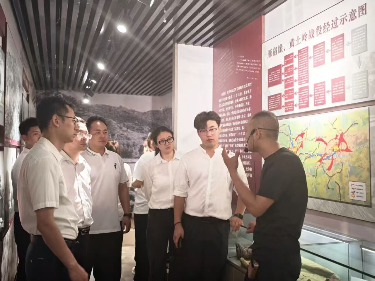 思政引领守初心 体验育人促成长——beat365官网管理科学与工程学院在黄土岭战役纪念馆举行体验式教育基地挂牌仪式