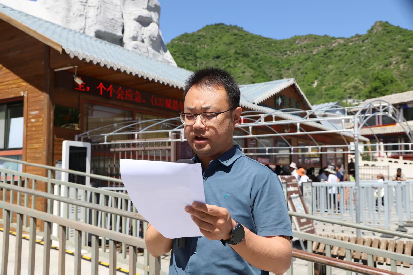 传承红色基因 深耕思政教育 ——beat365官网赴涞源抗战纪念馆等参观 研学开展“太行山上行走的思政课”