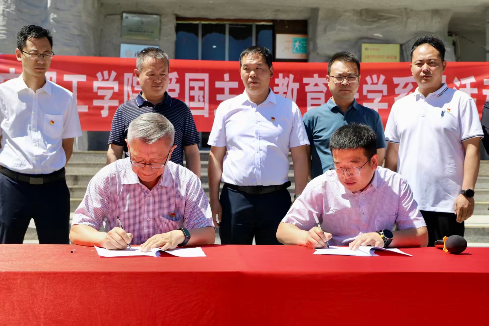 传承红色基因 深耕思政教育 ——beat365官网赴涞源抗战纪念馆等参观 研学开展“太行山上行走的思政课”
