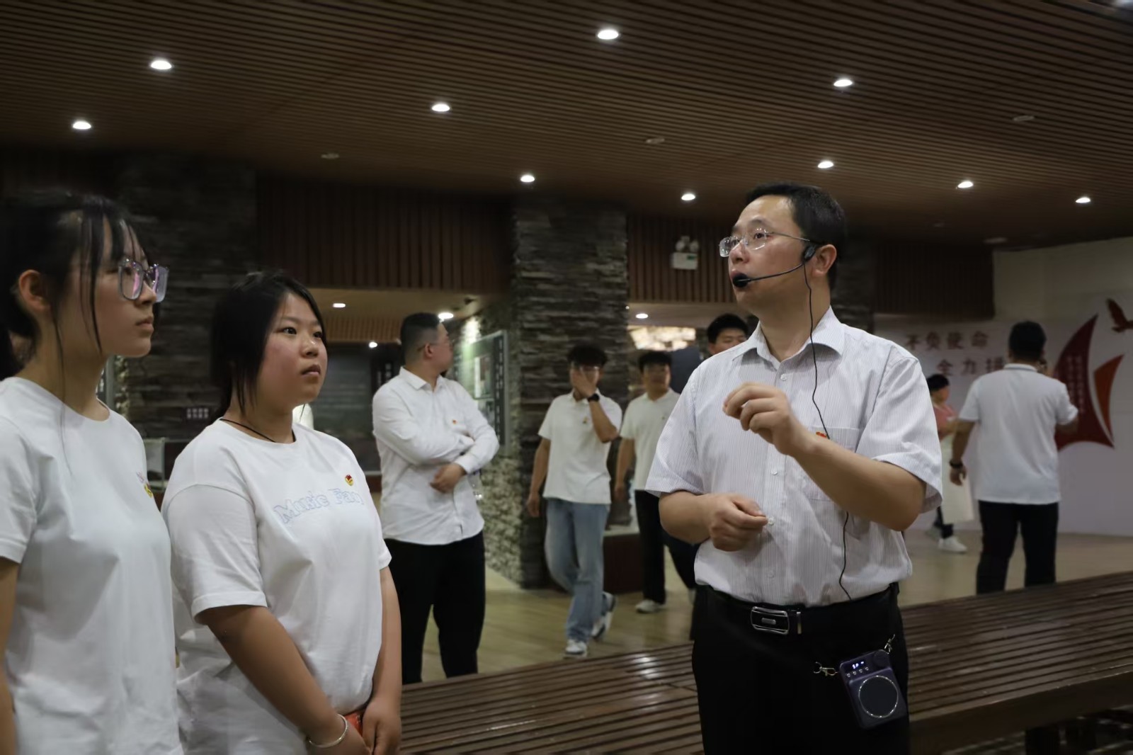 传承红色基因 深耕思政教育 ——beat365官网赴涞源抗战纪念馆等参观 研学开展“太行山上行走的思政课”