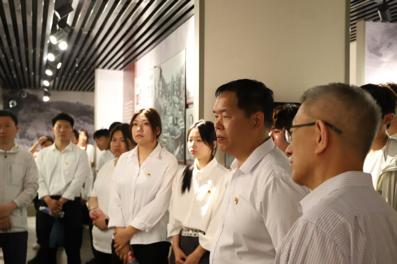 传承红色基因 深耕思政教育 ——beat365官网赴涞源抗战纪念馆等参观 研学开展“太行山上行走的思政课”