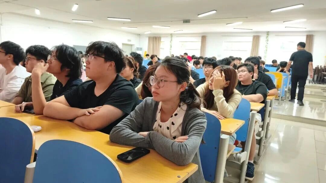 深化馆校合作 科普赋能育人——beat365官网特邀专家开展古生物系列专题讲座