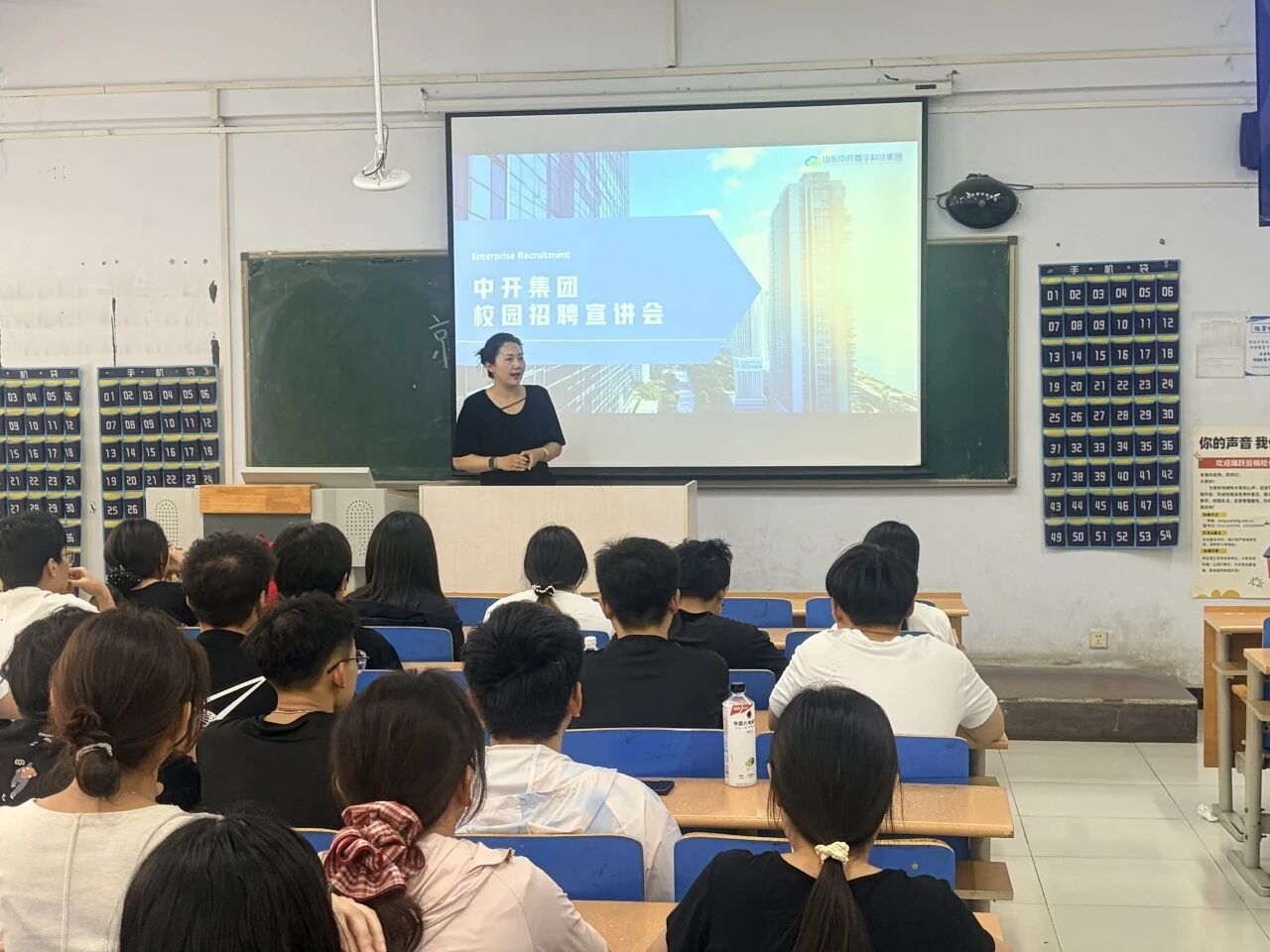 “就”在周三——2026届毕业生学院专场招聘会顺利举行