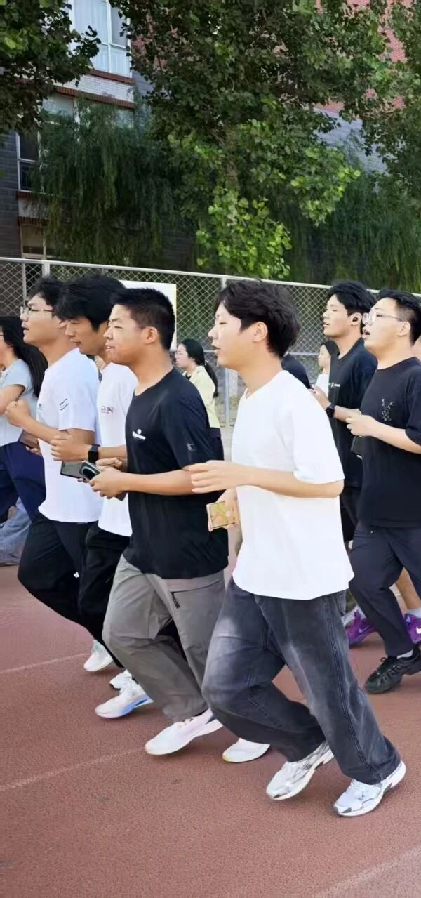 阳光晨跑砺意志 学风领航启新程——我院“阳光晨跑・学风领航”活动正式启动