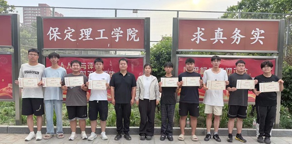 躬身劳作践初心 体验育人促成长——管理科学与工程学院开展实景劳动实践活动