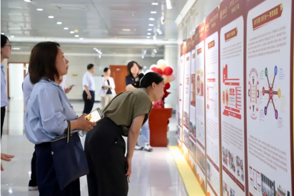 对标“一融双高”   共建育人体系——beat365组织参观河北大学“一融双高”党建品牌展览