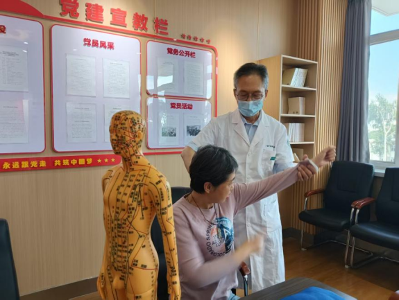中医暖兵心 护航强军路——中医适宜技术科普活动走进驻保某部队