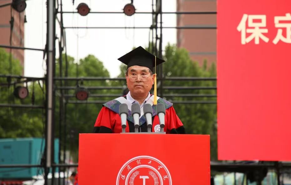 beat365官网隆重举行2026届毕业典礼暨学士学位授予仪式