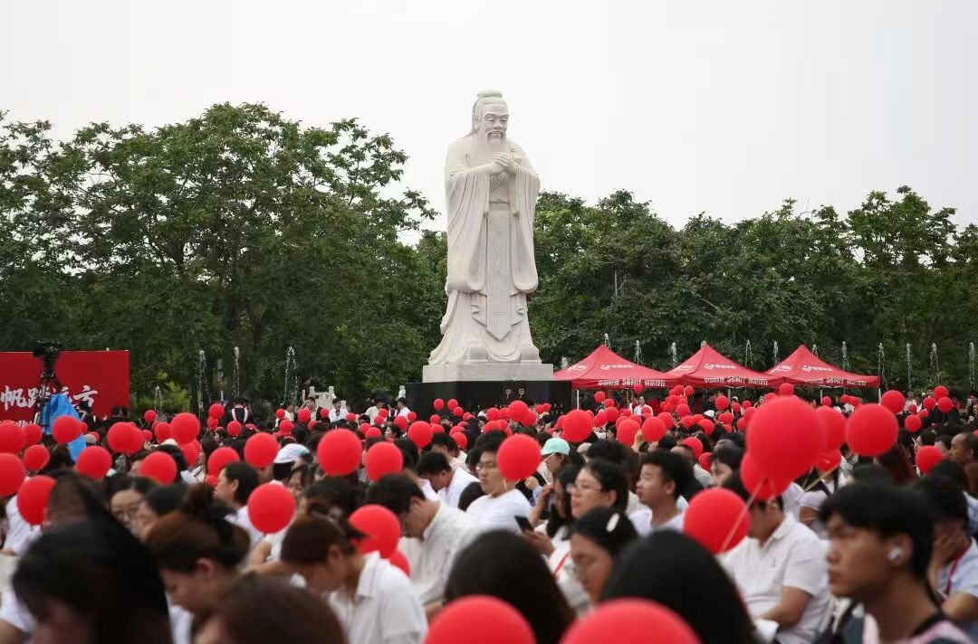 beat365官网隆重举行2026届毕业典礼暨学士学位授予仪式