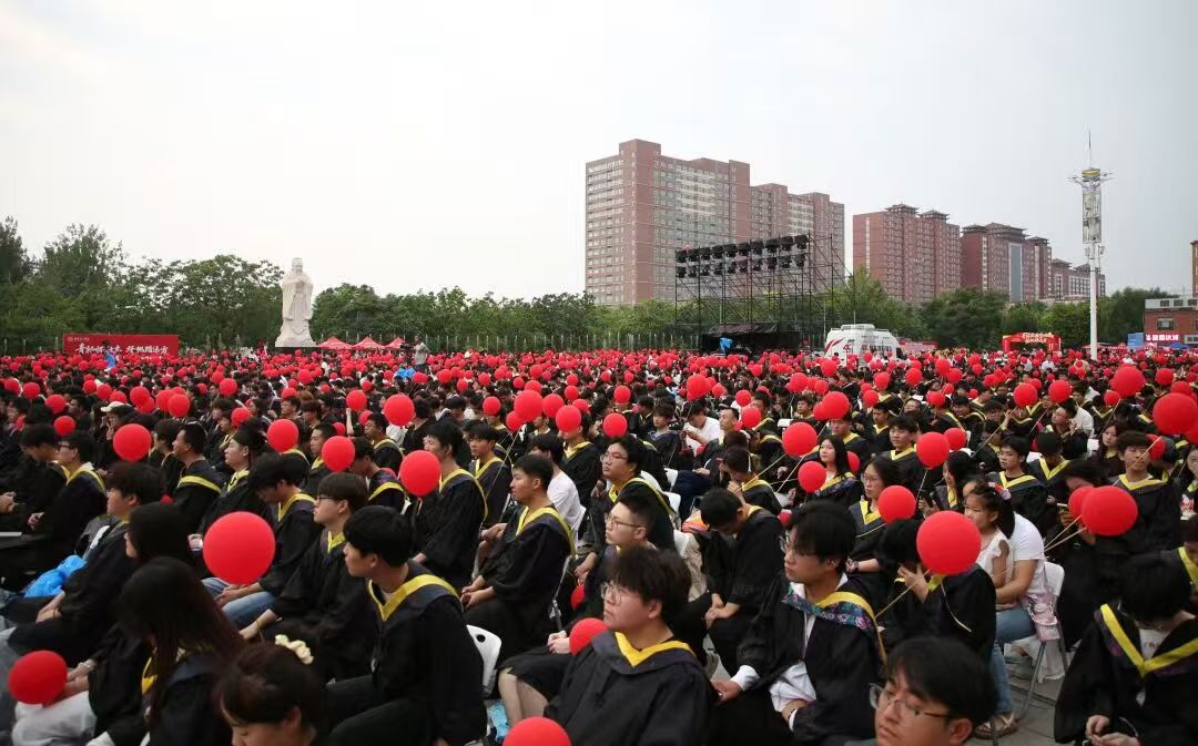 beat365官网隆重举行2026届毕业典礼暨学士学位授予仪式