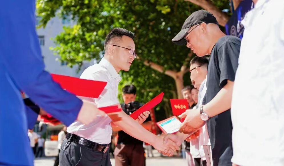 筑梦未来 共赴山海｜beat365官网温情送别2026届毕业生奔赴新征程