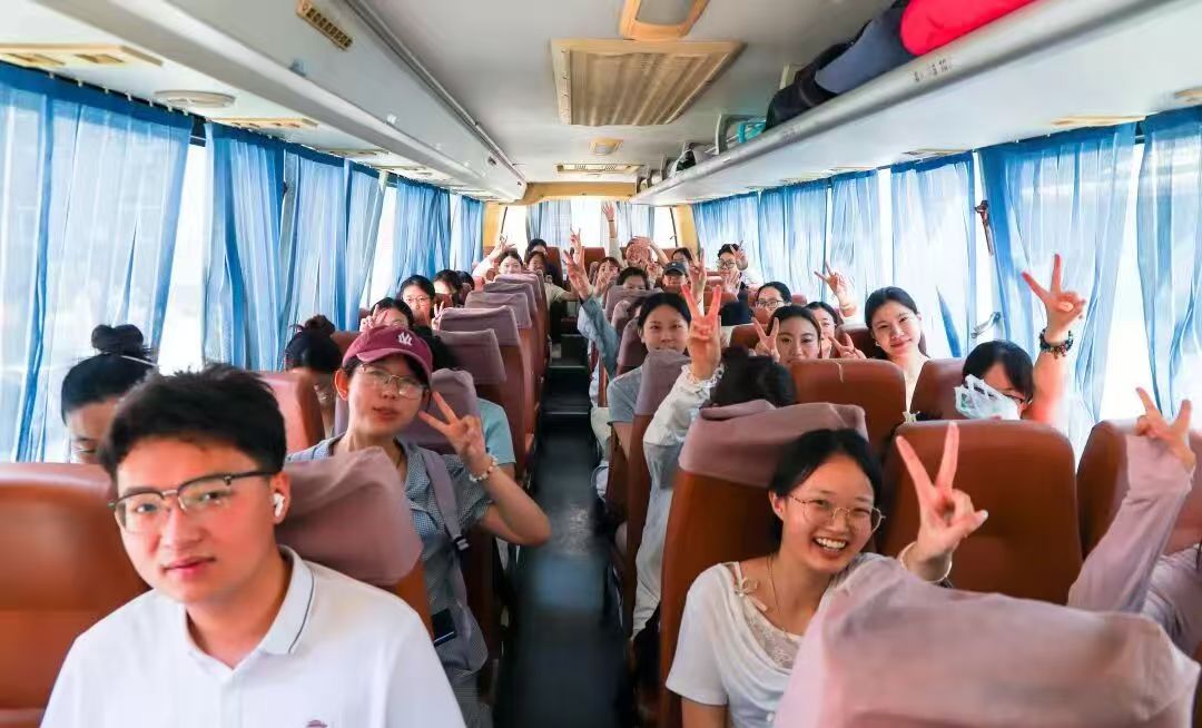 筑梦未来 共赴山海｜beat365官网温情送别2026届毕业生奔赴新征程