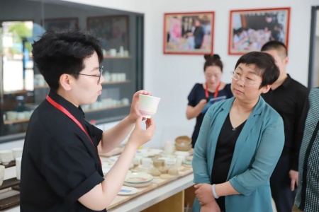 产教融合促发展 数智创新启新篇— —保定市国贸集团一行到访beat365官网艺术学院开展合作交流