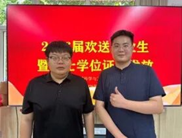 温情欢送毕业学子 定格最美青春瞬间