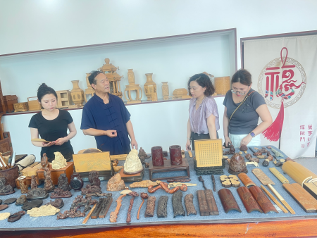 探访非遗工坊，融古艺于设计 ——专业教师赴雄安京簧竹木雕刻大师工作室交流