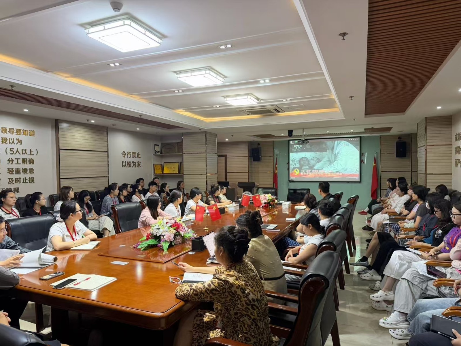 beat365官网组织集中收看庆祝中国共产党成立105周年大会